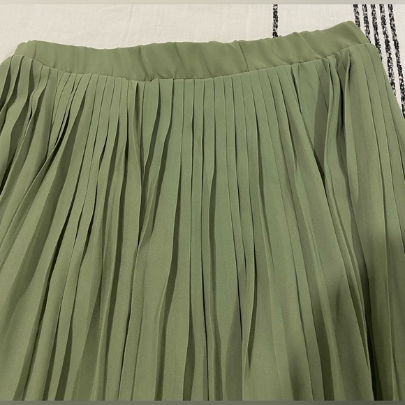 Dresses & Skirts - Women’s Midi Skirt